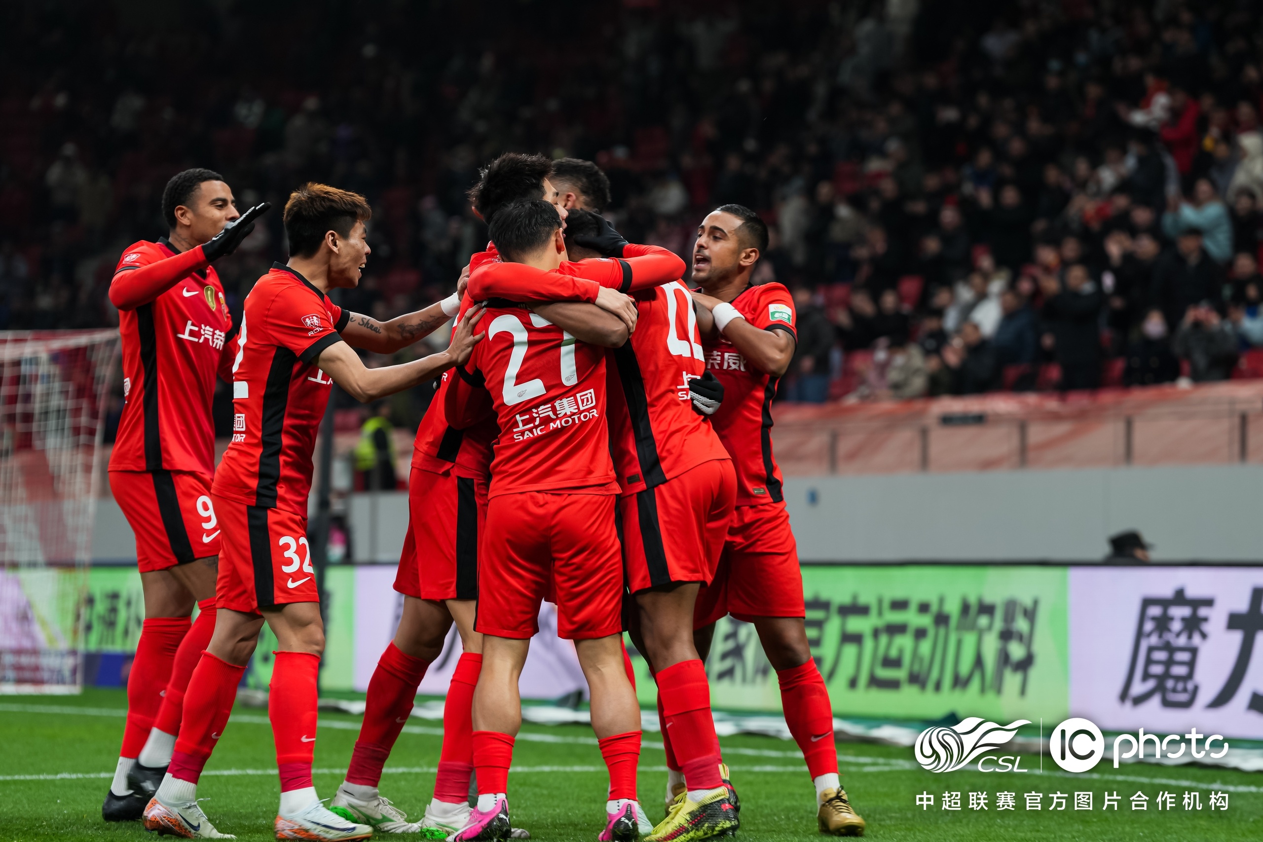 意大利男足新任主帅斯帕莱蒂正式亮相